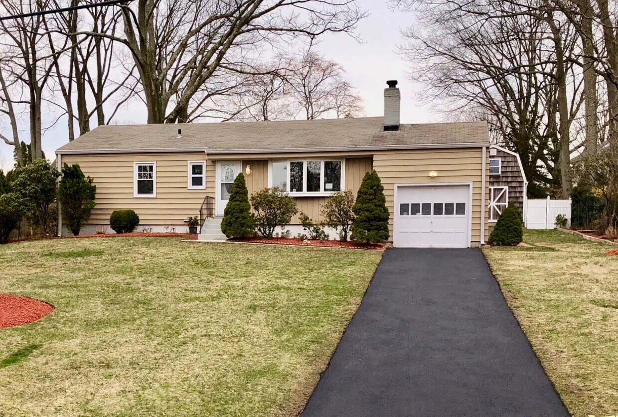 20 Old Wagon Rd, Old Greenwich, CT 06870 House for Rent in Old