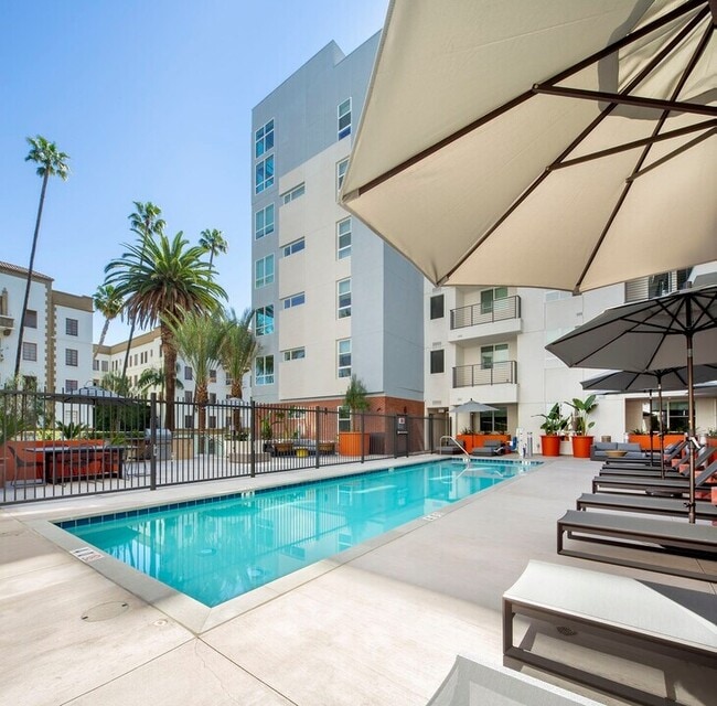 Building Photo - Sawyer