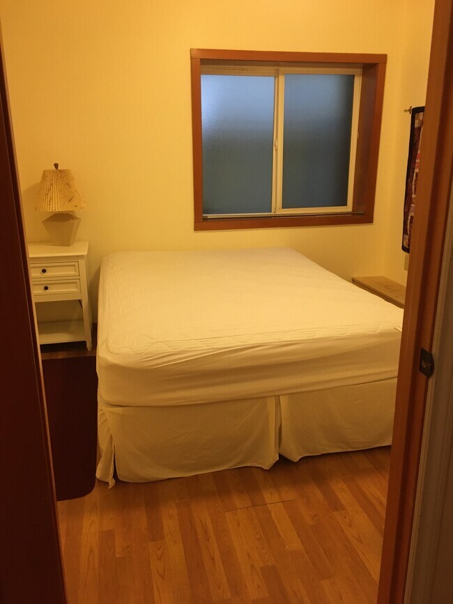 Back bedroom With small dresser and bedside table - 2970 Foster Ave