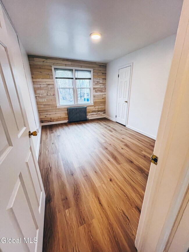 Foto del edificio - 92D Columbia Turnpike