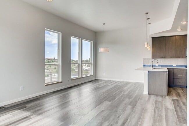 Building Photo - Immaculate 3 Bedroom Townhome Available Se...