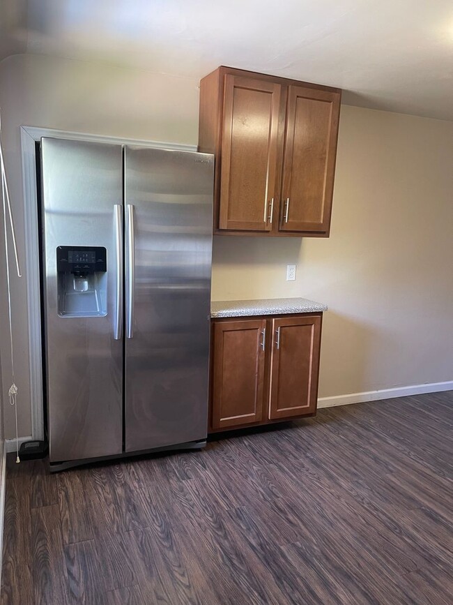 Building Photo - Duplex in prime neighborhood
