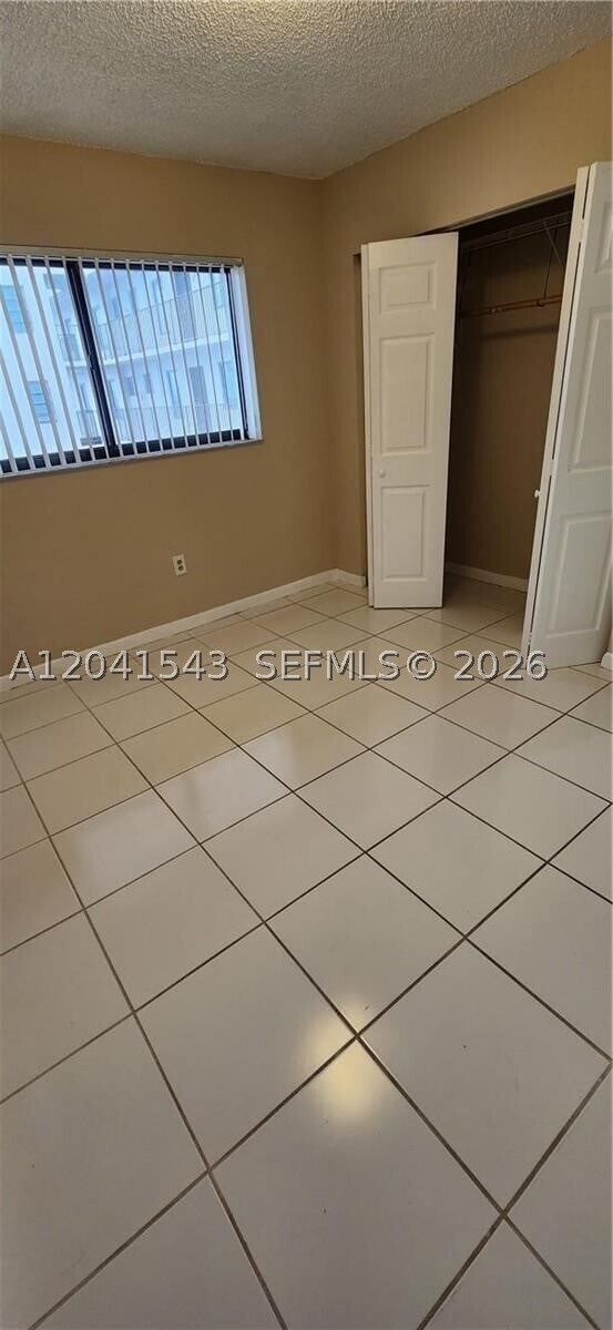 Foto del edificio - 9915 W Okeechobee Rd