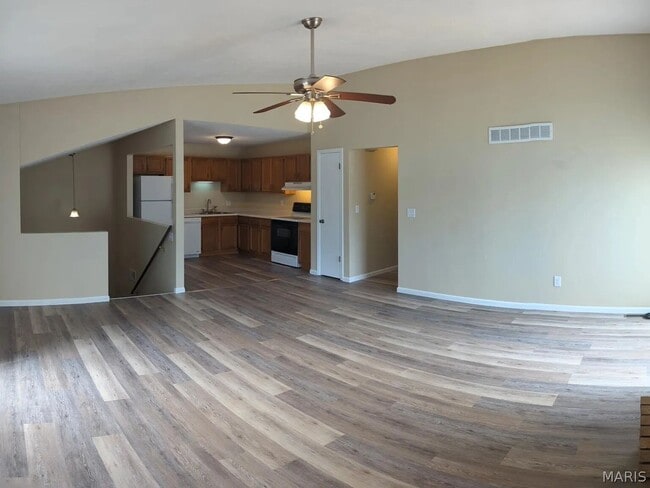 Foto del edificio - 48 Ramona Dr