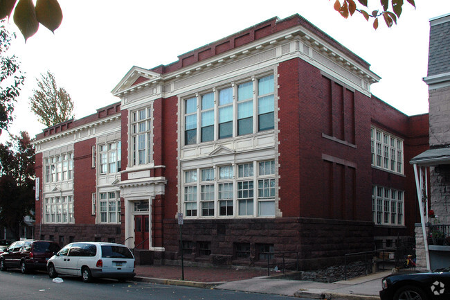 Building Photo - Grammary Court Apartments