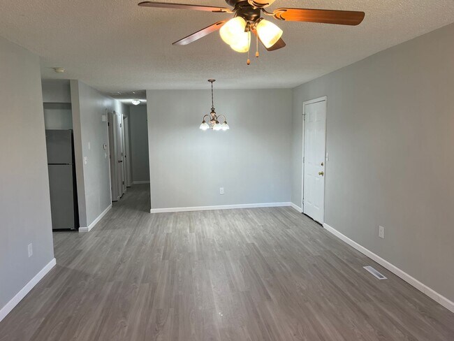 Foto del edificio - 3710/3714 N Farm Rd 165