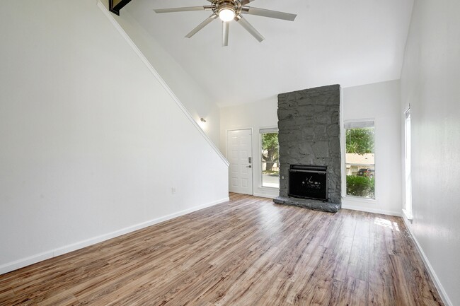 Building Photo - 707 Ramble Ln