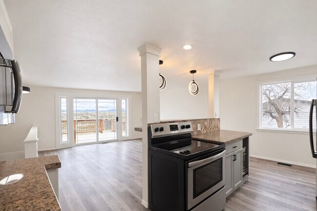 Building Photo - Fox Ridge