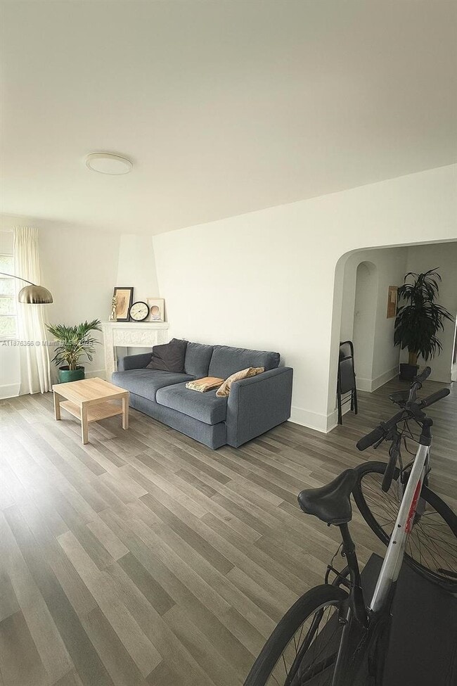 Foto del edificio - 1557 Meridian Ave