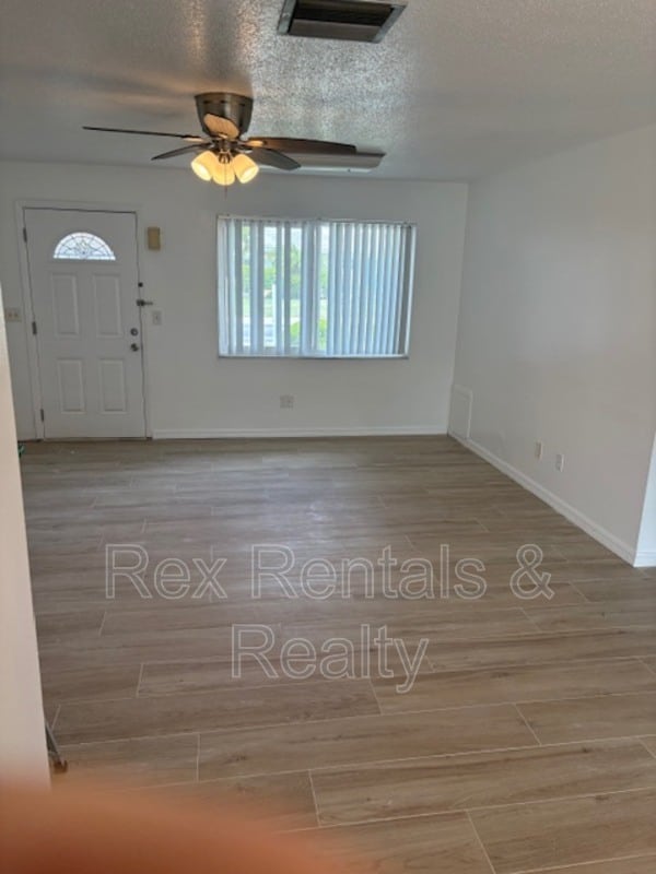 Foto del edificio - 4420 96th Ave N