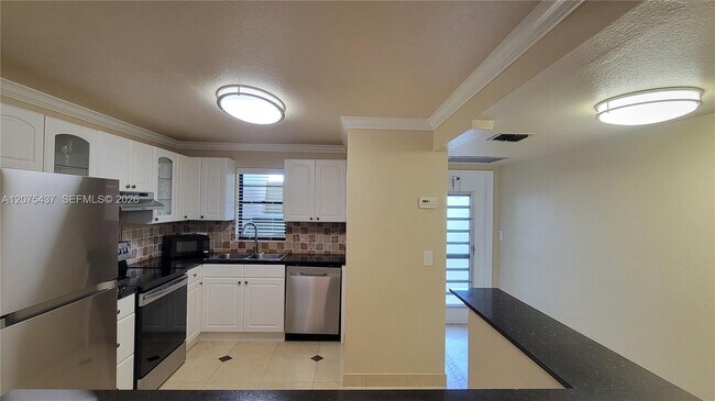 Building Photo - 2410 Deer Creek Country Club Blvd