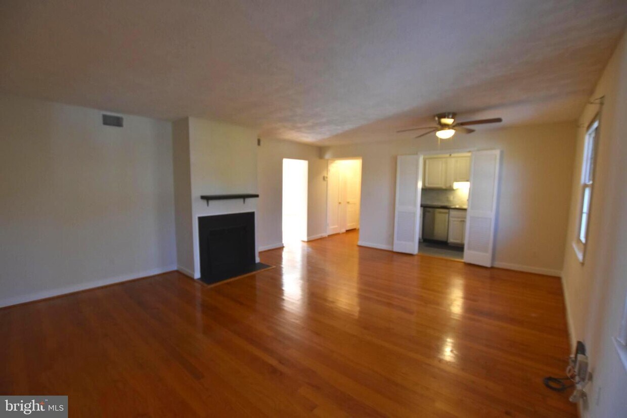 2228 Washington Ave Unit 301, Silver Spring, MD 20910 Apartment for