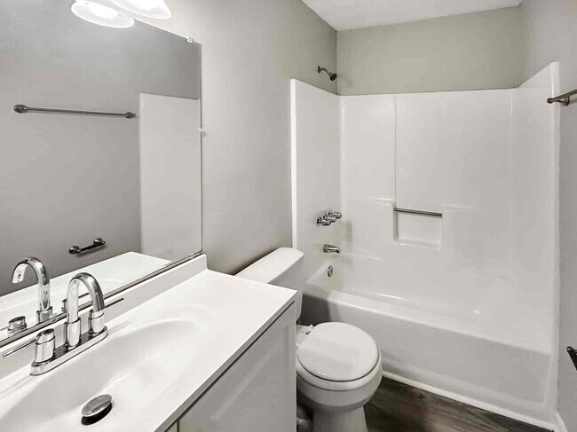 Building Photo - 125 Pilgrim Ln
