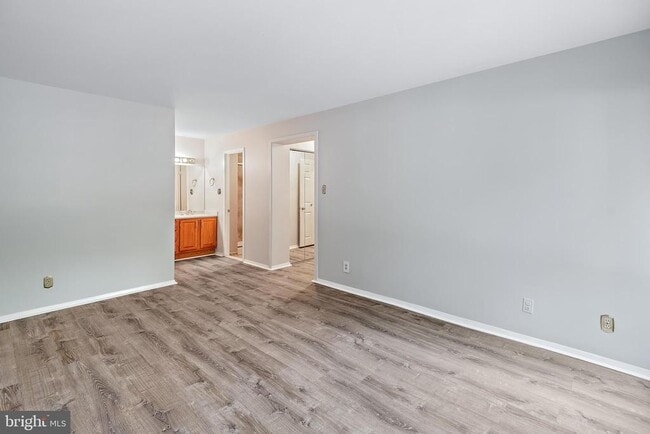 Building Photo - 11401 Commonwealth Dr