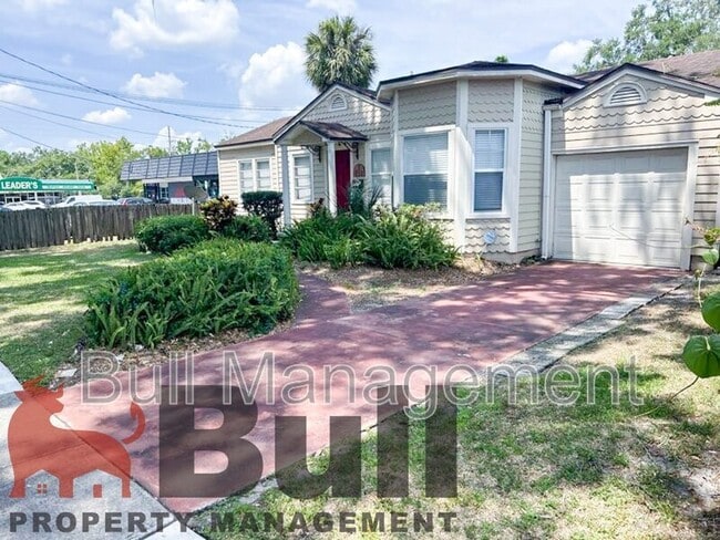 Building Photo - 712 Floral Dr