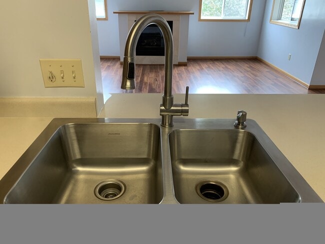 Foto del edificio - 1018 108th Ln NW