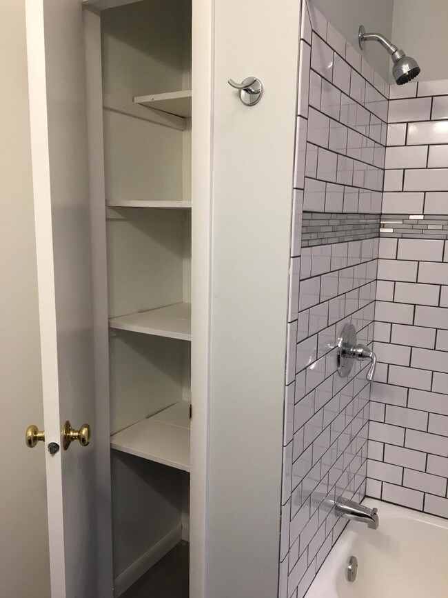 Building Photo - 7658 Adams St