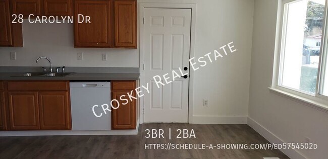 Foto del edificio - Move in ready! Spacious floor plan, close ...