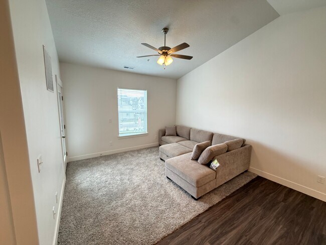 Foto del edificio - 6528 Skyline Lp Ln