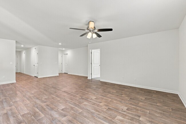 Building Photo - 100 Cotton Bluff Ct