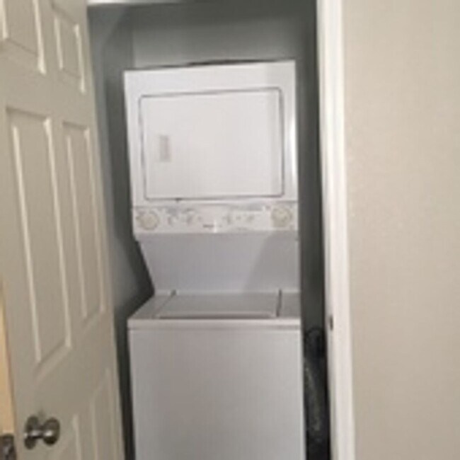 Foto del edificio - Pre Leasing for Fall 2026!!