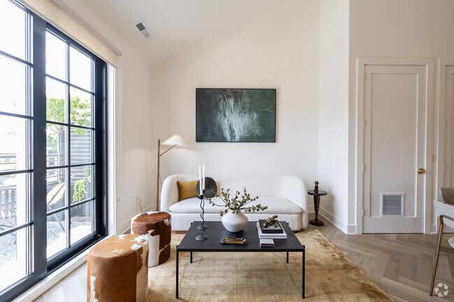 2 habitaciones, 1 baño - 858 pies cuadrados - Sala de estar - 100 East