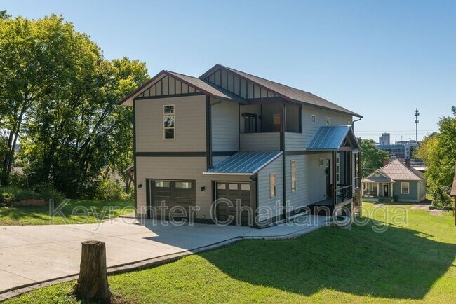 Building Photo - 425 W Bell Ave