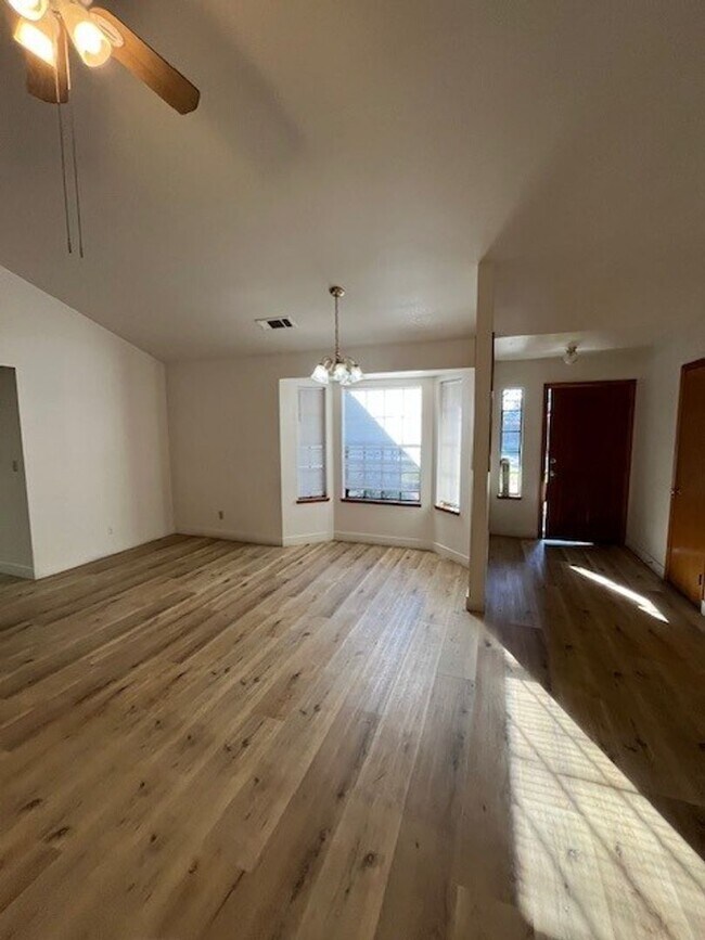 Foto del edificio - 740 W Vassar Ave