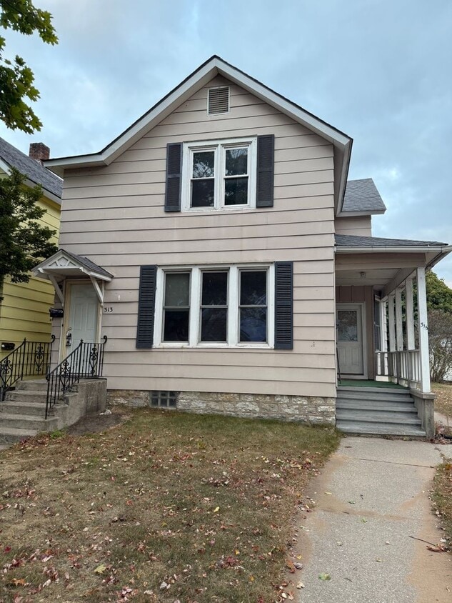 Primary Photo - 313/315 S 9th St