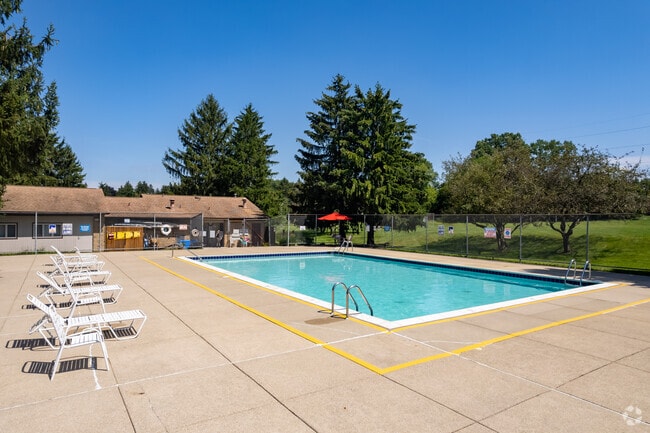 Pool - Meadowfield Townhomes