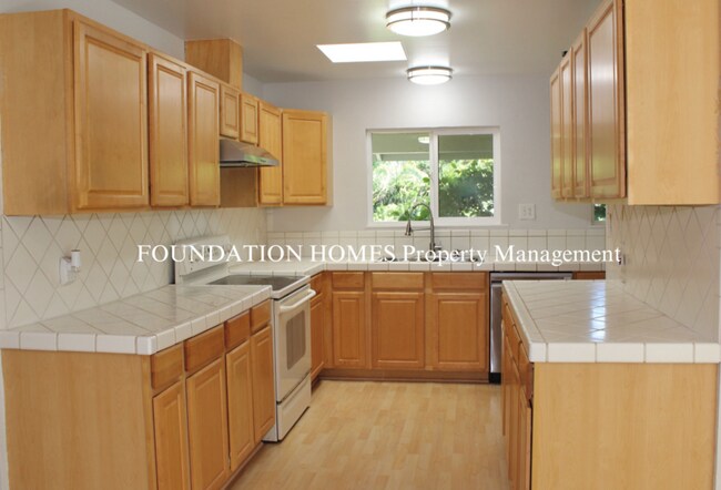 Building Photo - 6 San Miguel Way