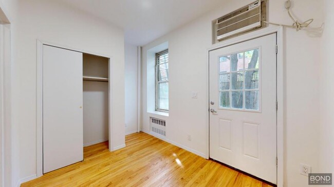 Building Photo - 1 bedroom in Manhattan NY 10014