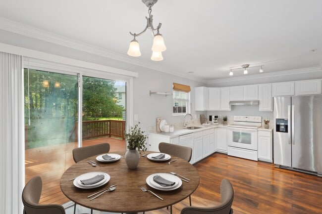 Foto del edificio - 207 Langdon Farm Cir