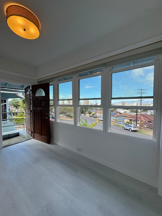 Building Photo - 1769 Puowaina Dr