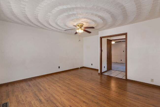 Building Photo - 512 Winwood Dr