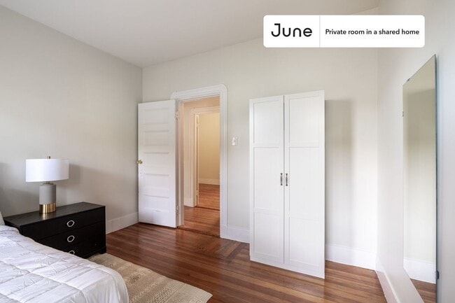 Building Photo - Room in Shared 4 bed/1 bath home