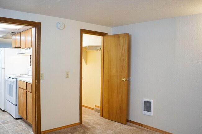 Foto del edificio - Great NW Location: Spacious 1 Bedroom Ready Soon!