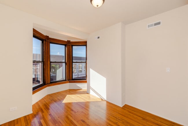 Building Photo - 1134 W Armitage Ave