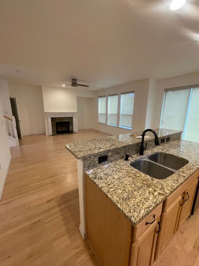 Foto del edificio - 2 Story Townhouse in Bend