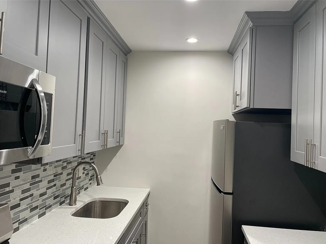 Foto del edificio - 35-20 Leverich St