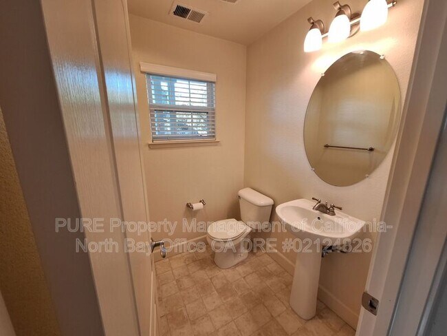 Building Photo - 409 Matteri Cir