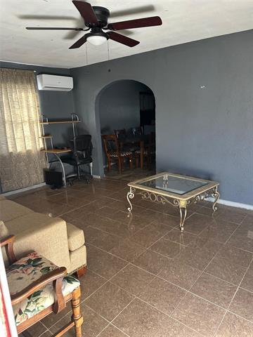 Foto del edificio - 1117 E Harvey Ave