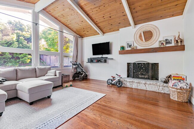 Foto del edificio - 388 E Blithedale Ave