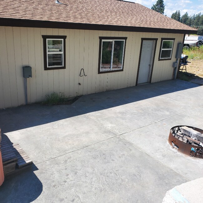 Foto del edificio - 3175 Whitefish Stage Rd