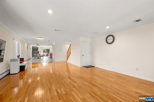 Foto del edificio - 227 E Columbia Ave