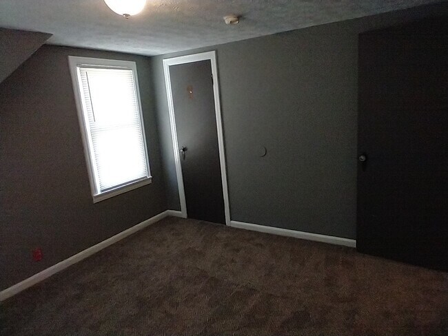 Building Photo - 1702 N Alton Ave