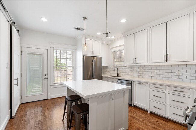 Foto del edificio - 1223 Rutland St