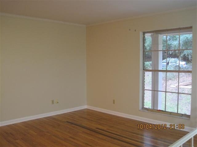 Building Photo - 1218 Lowry Dr