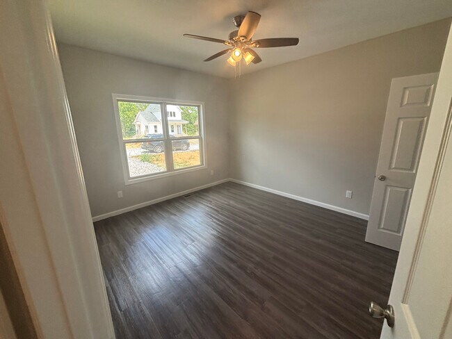 Building Photo - 160 Apache Ln