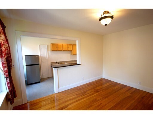 Foto del edificio - 249 Chestnut Hill Ave